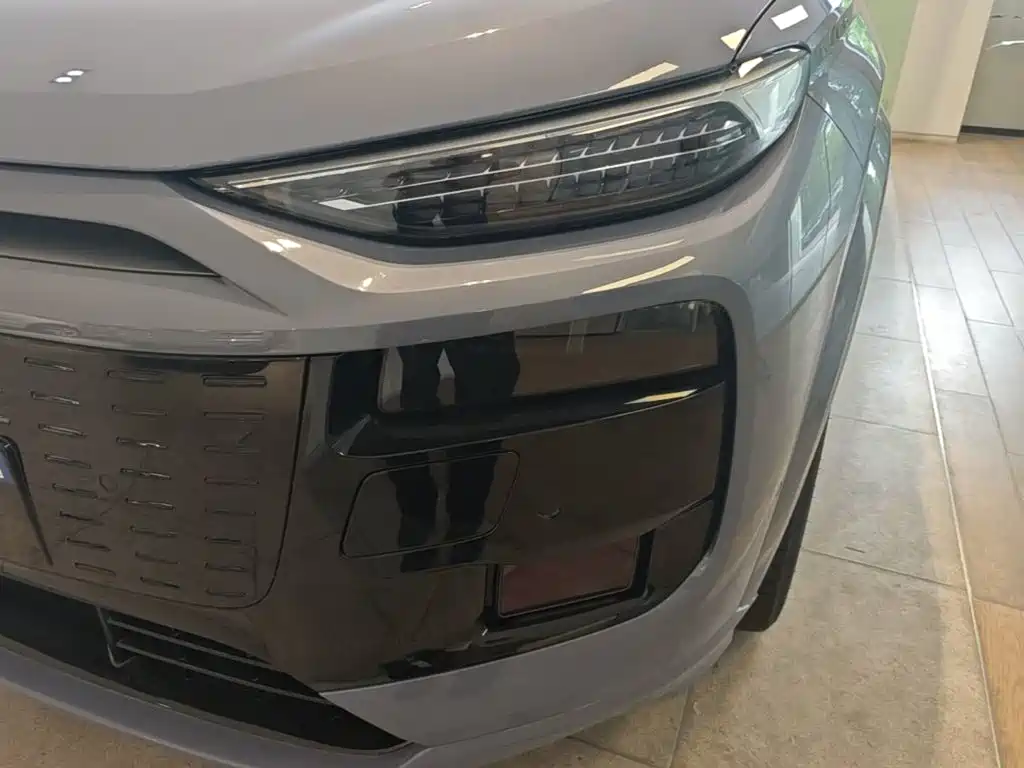 Audi Q6L e-tron — фото 24