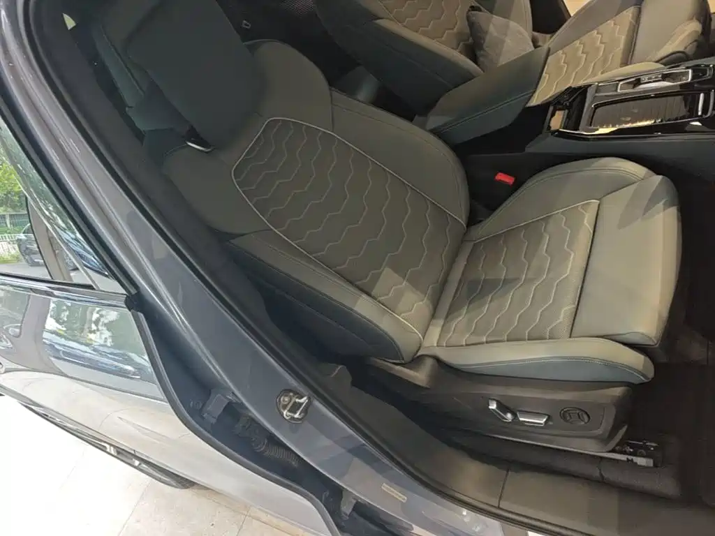 Audi Q6L e-tron — фото 25