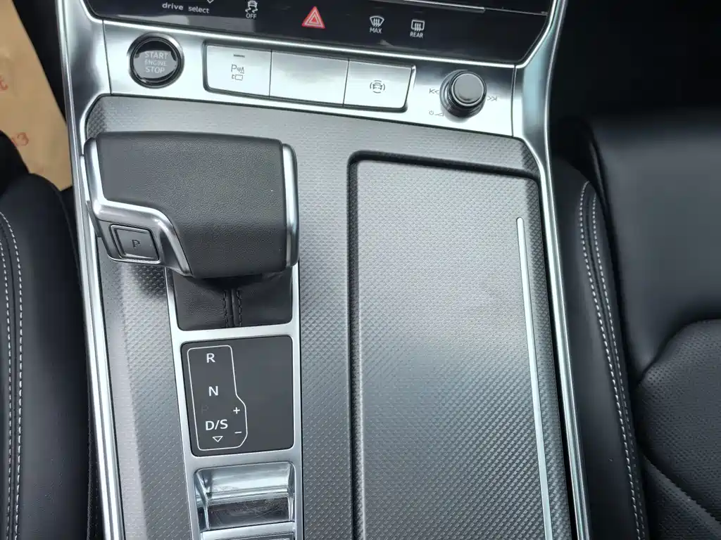 Audi A6L — фото 11