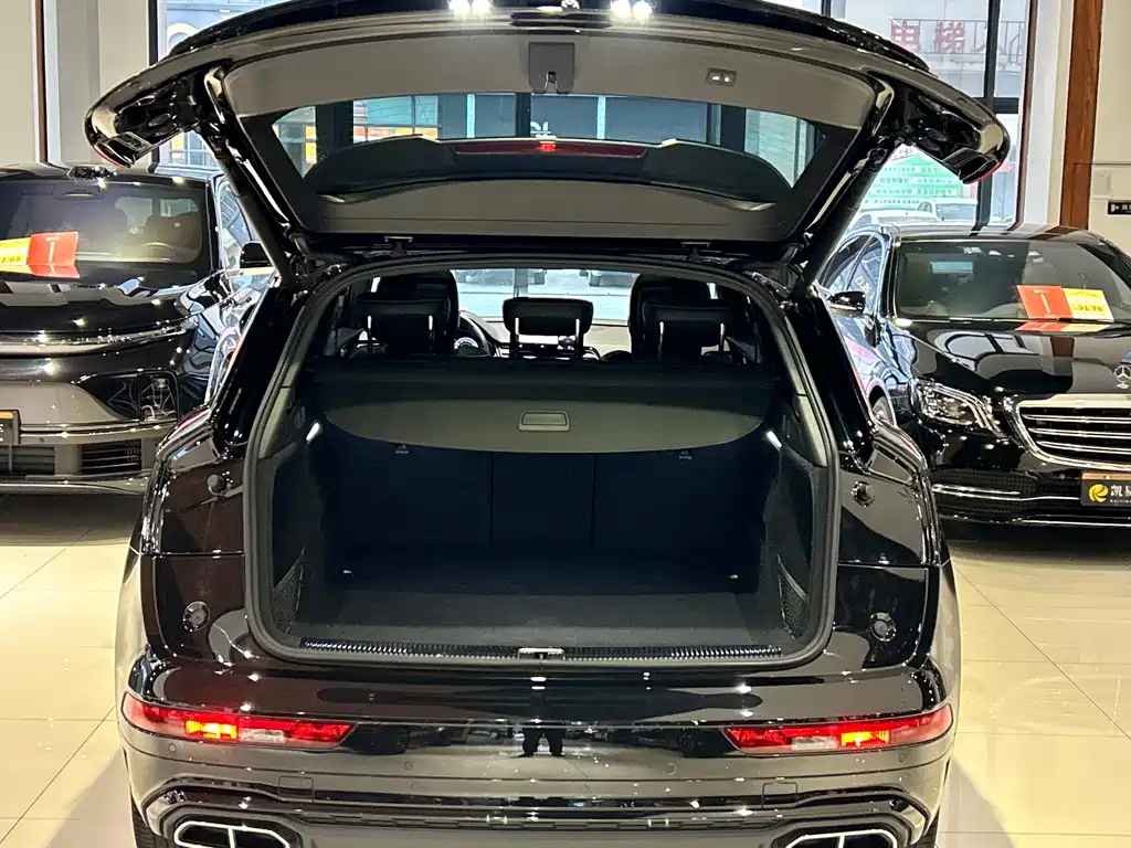Audi Q5L — фото 28