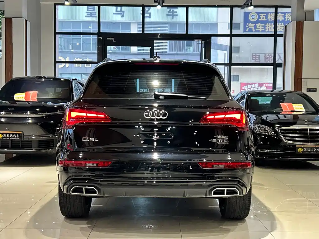 Audi Q5L — фото 29