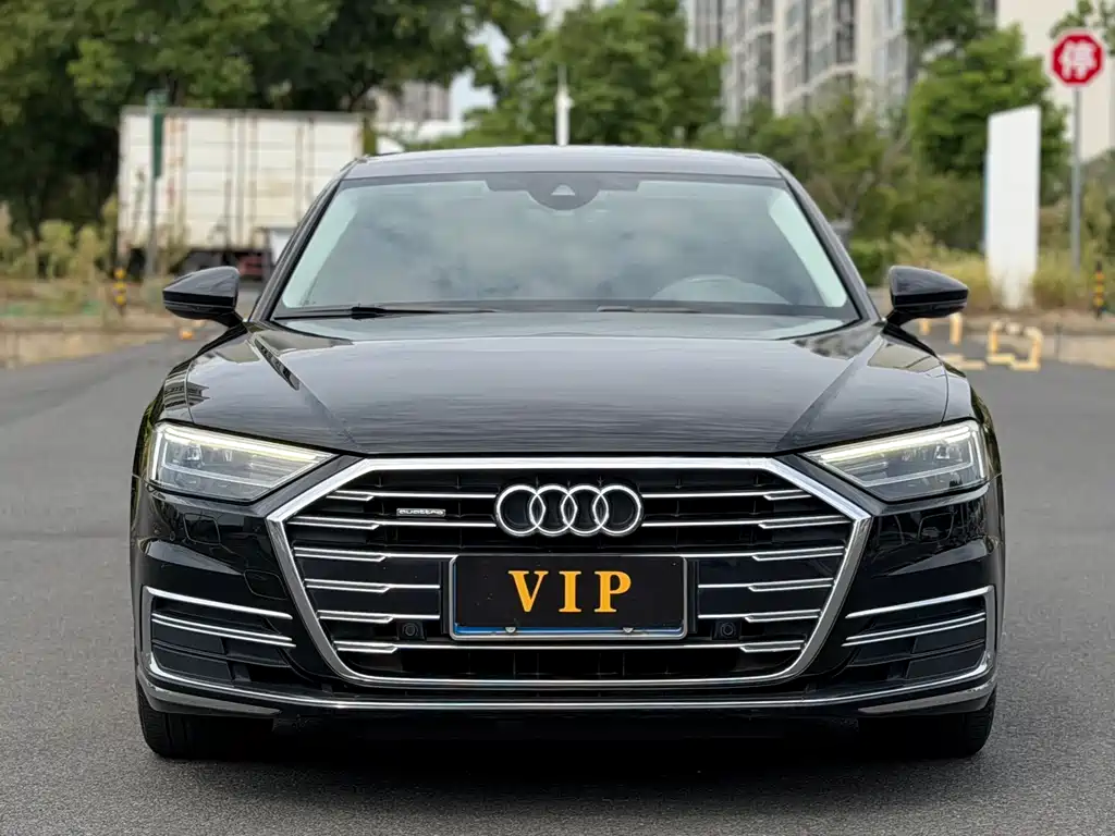 Audi A8 — фото 2