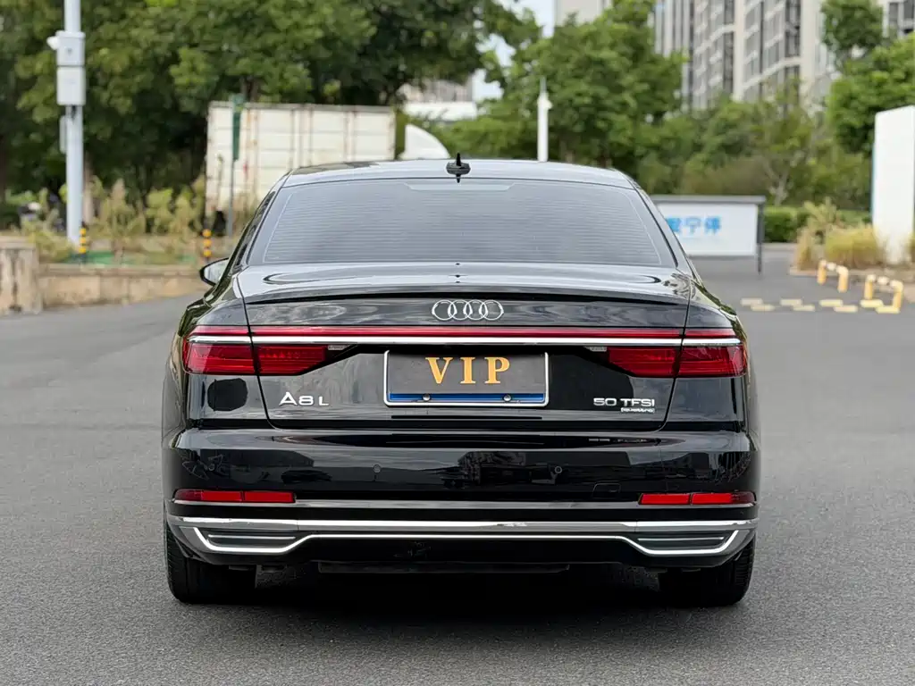 Audi A8 — фото 4