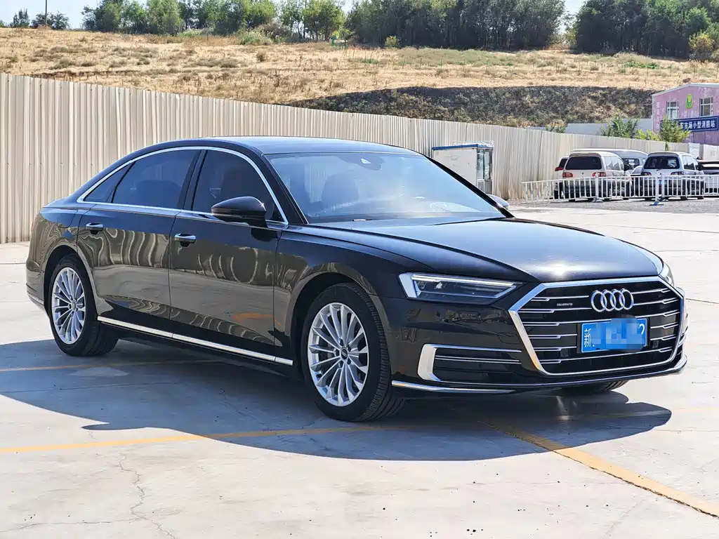 Audi A8 — фото 3