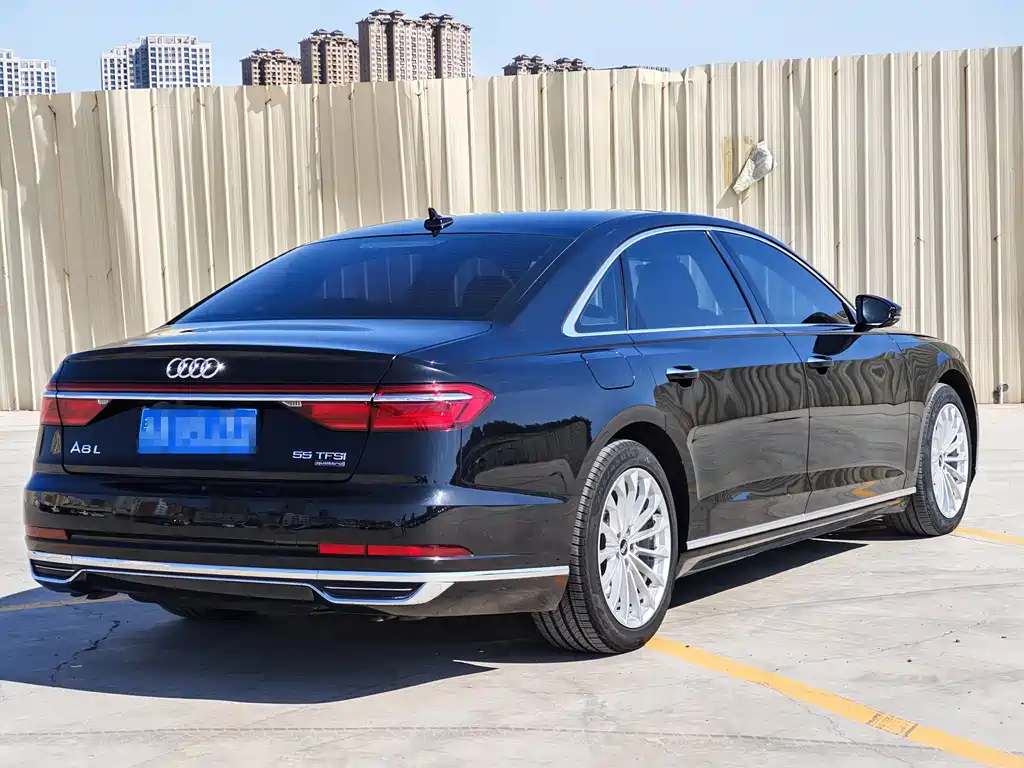 Audi A8 — фото 4