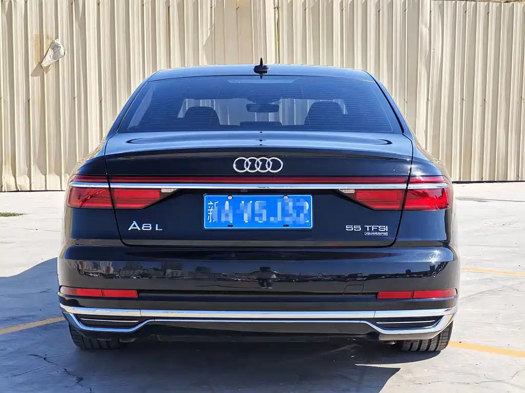 Audi A8 — фото 5
