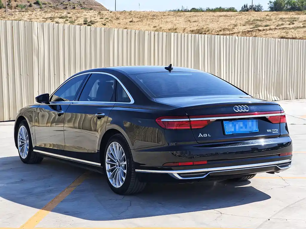 Audi A8 — фото 6