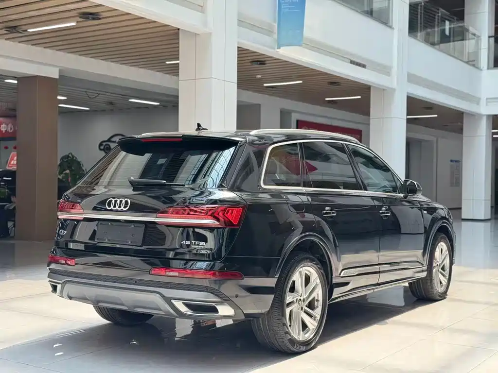 Audi Q7 — фото 5
