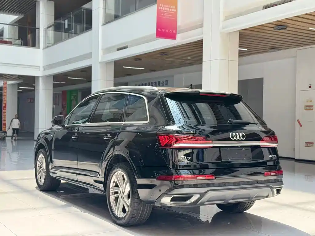Audi Q7 — фото 7