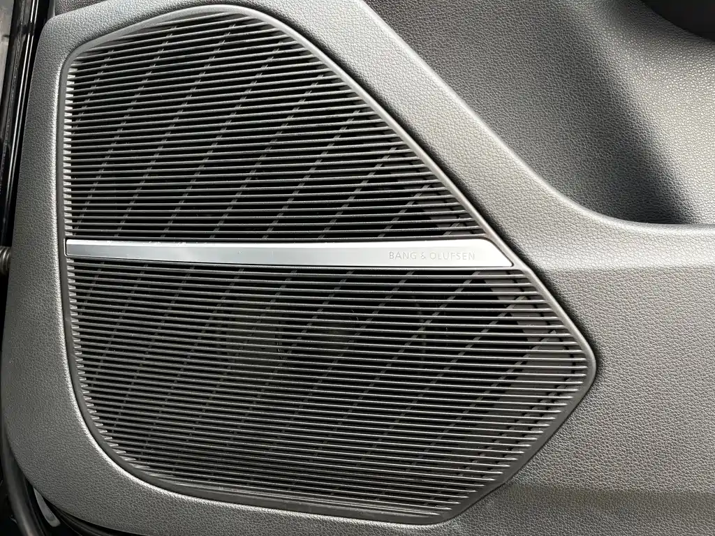 Audi Q8 — фото 10