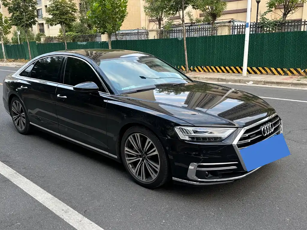 Audi A8 — фото 3