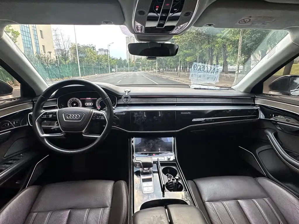 Audi A8 — фото 6