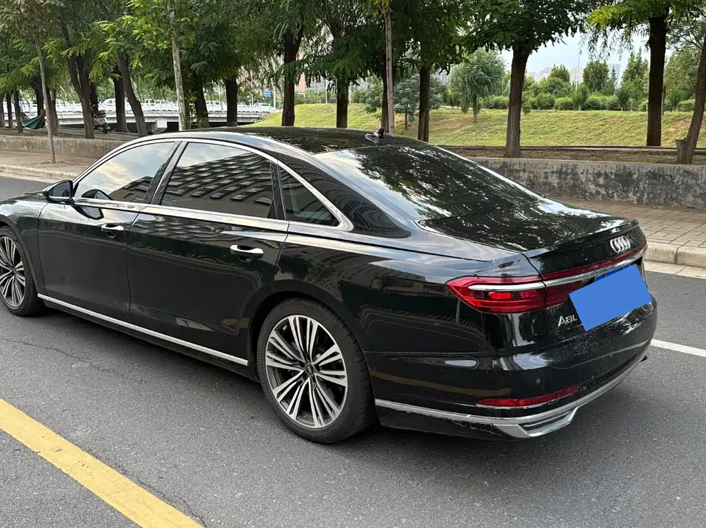Audi A8 — фото 7