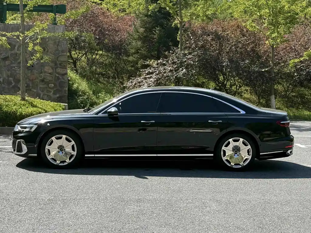 Audi A8 — фото 5