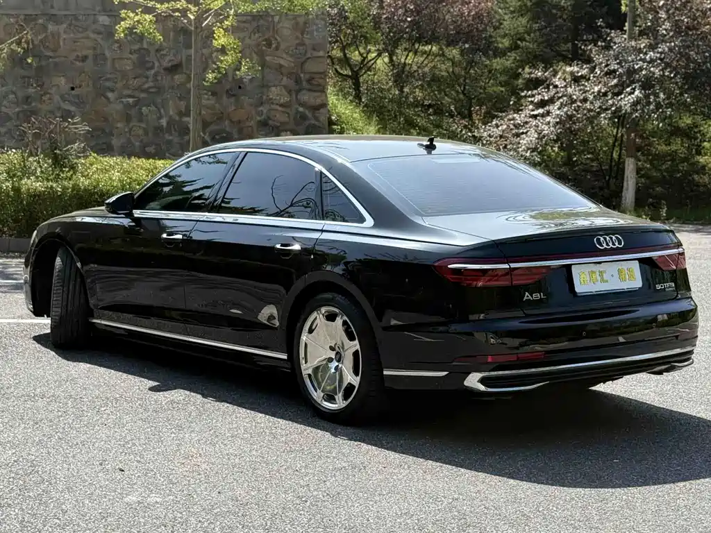 Audi A8 — фото 6