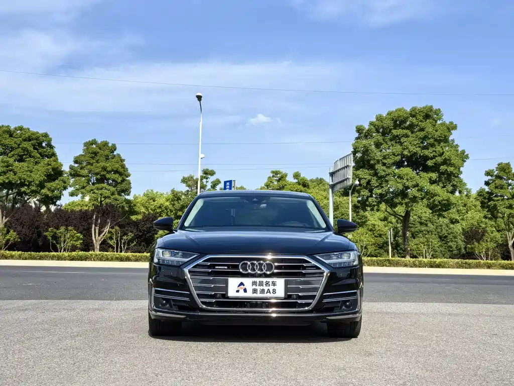 Audi A8 — фото 2