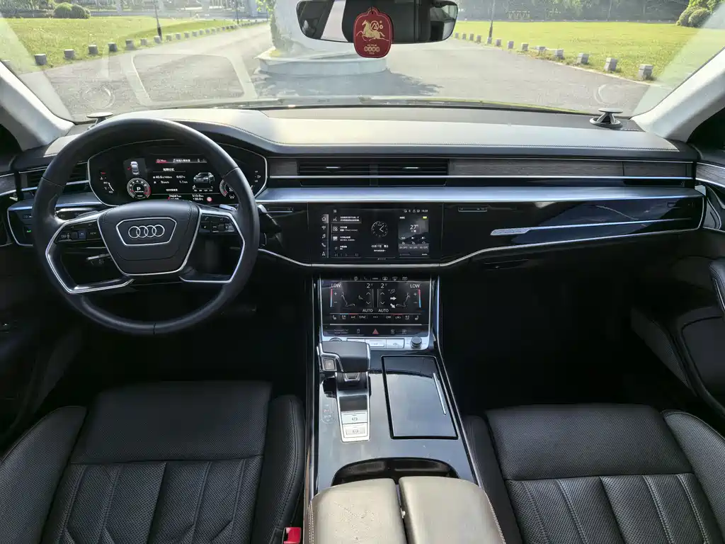 Audi A8 — фото 11