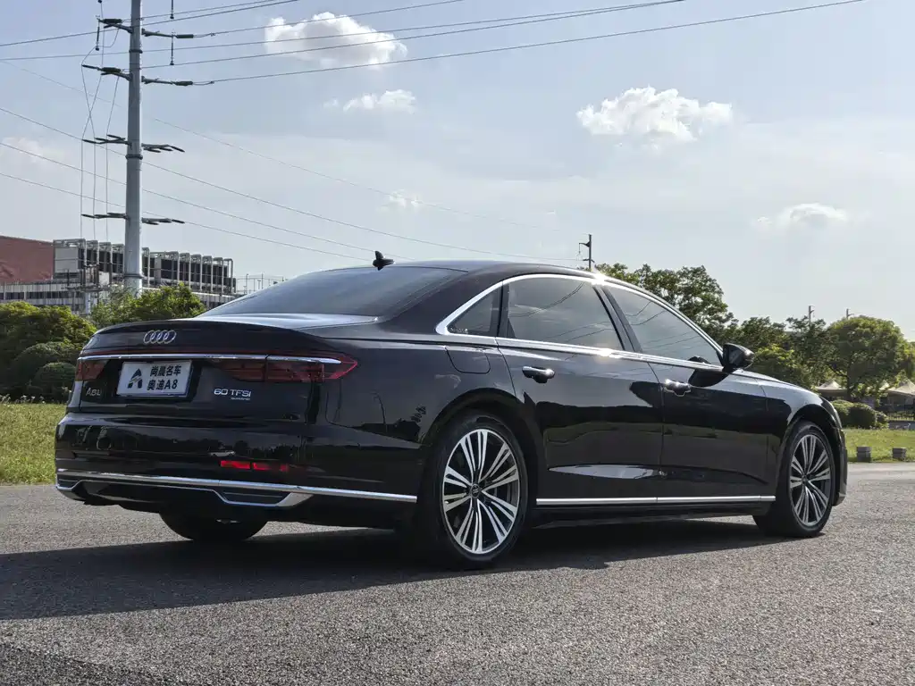 Audi A8 — фото 14