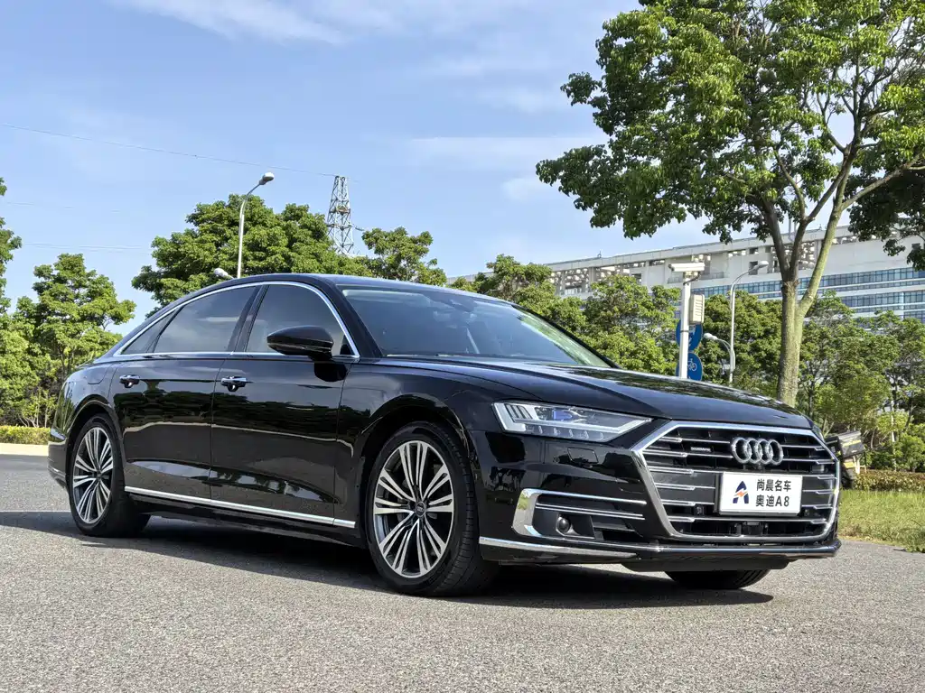 Audi A8 — фото 3