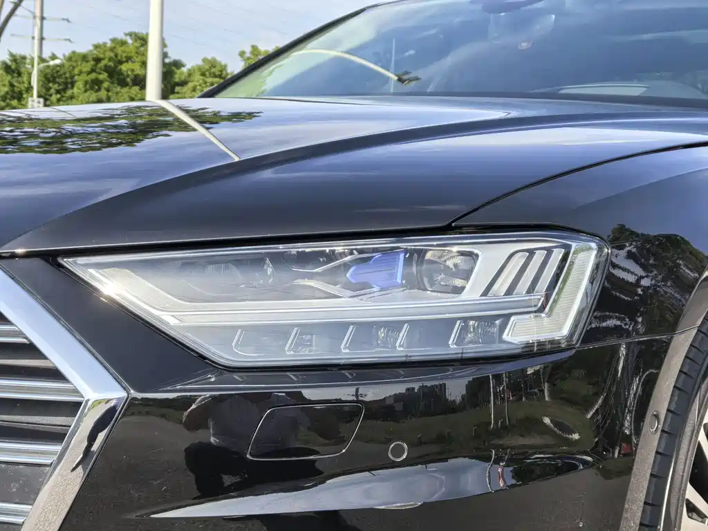 Audi A8 — фото 4