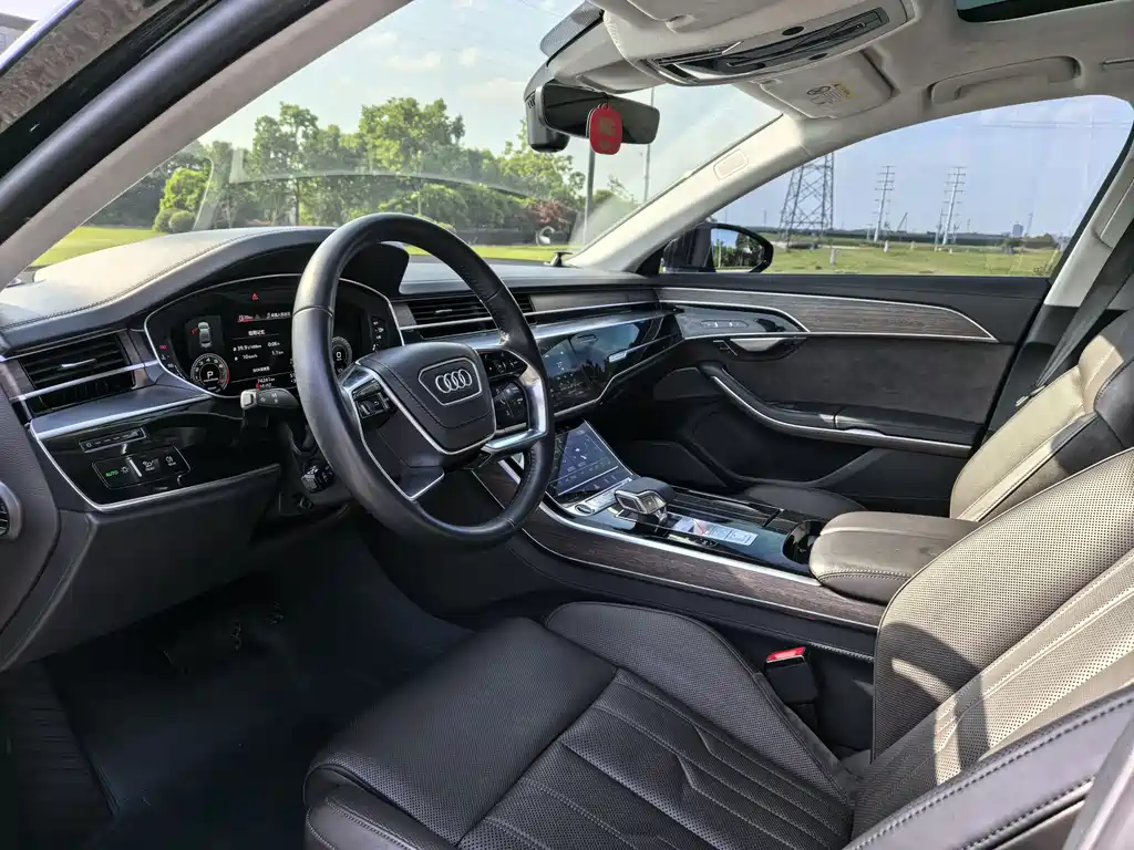 Audi A8 — фото 8