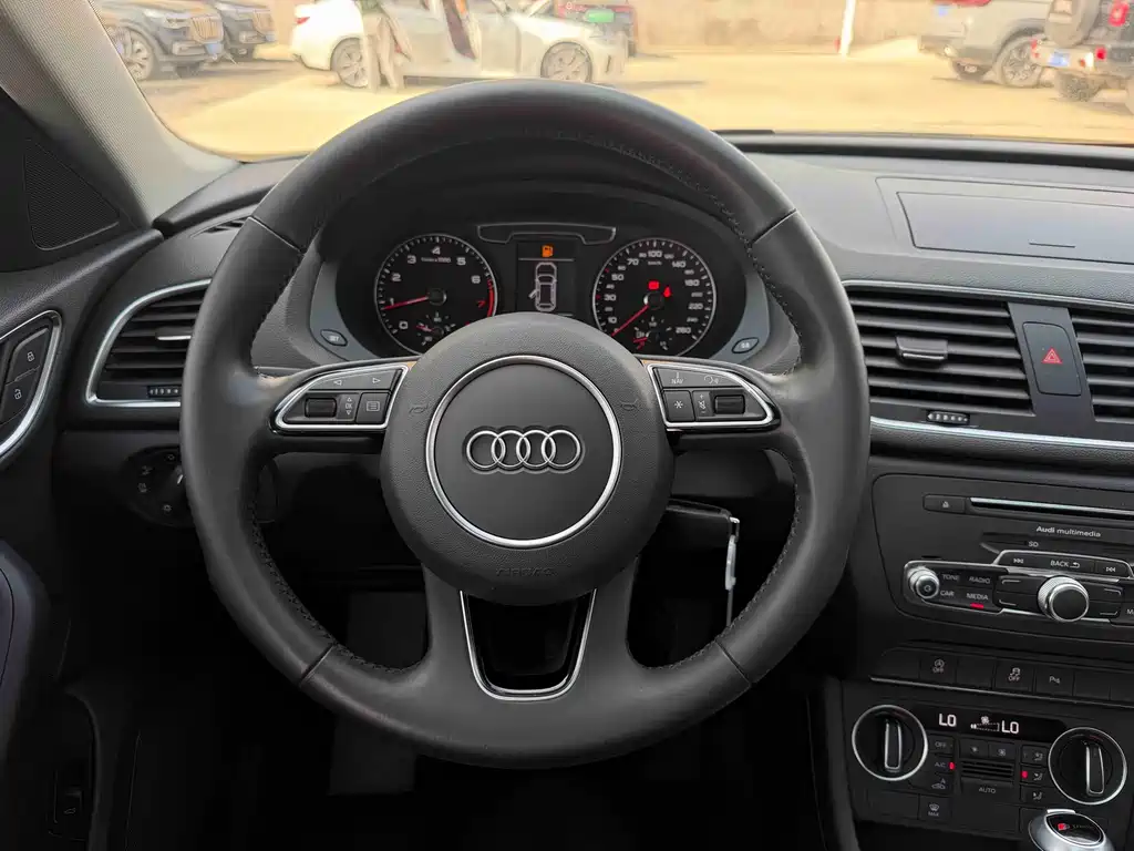 Audi Q3 — фото 11