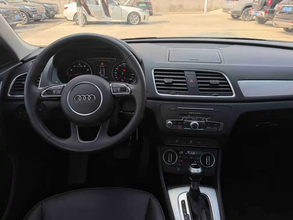 Audi Q3 — фото 10