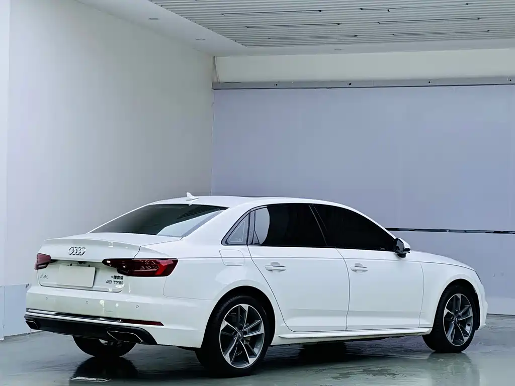 Audi A4L — фото 4