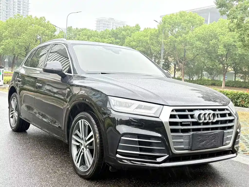 Audi Q5L — фото 3