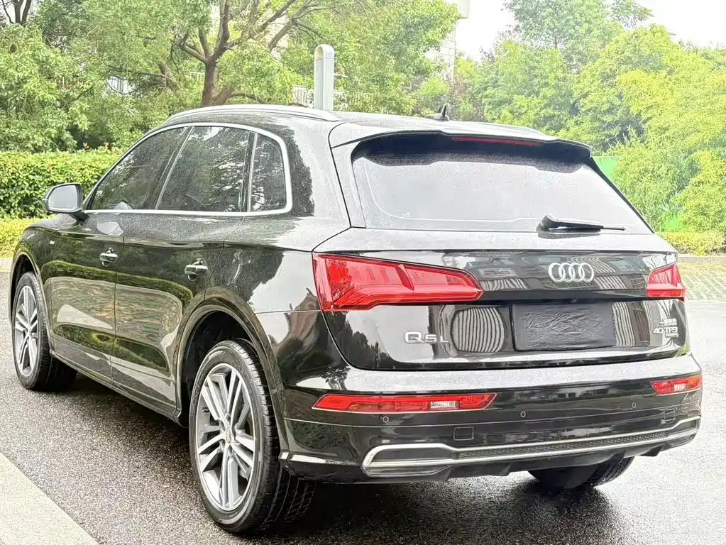 Audi Q5L — фото 5