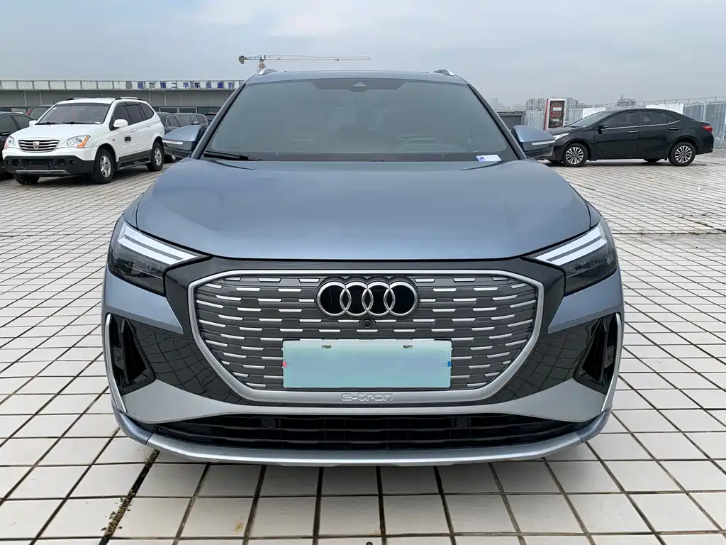Audi Q4 e-tron — фото 2