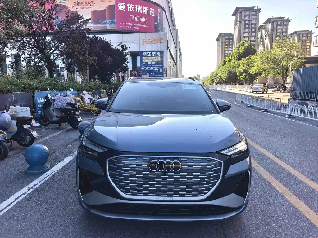 Audi Q4 e-tron — фото 2