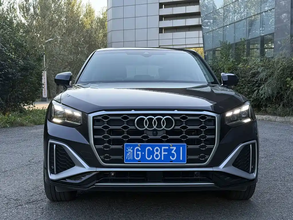 Audi Q2L — фото 2