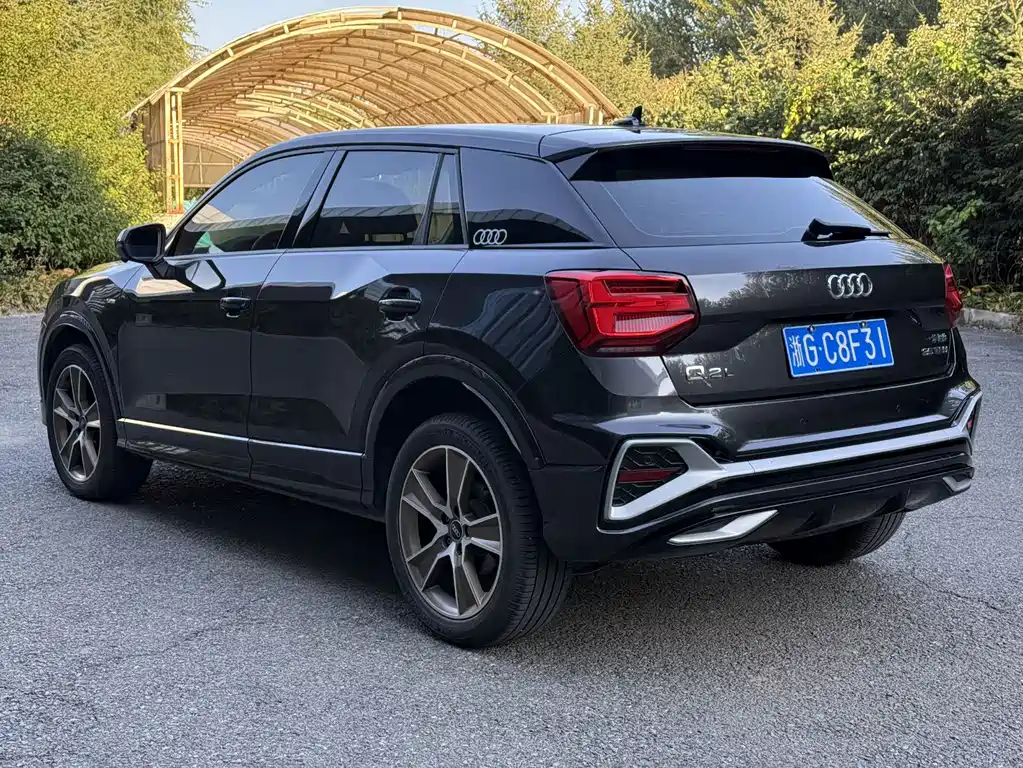 Audi Q2L — фото 23