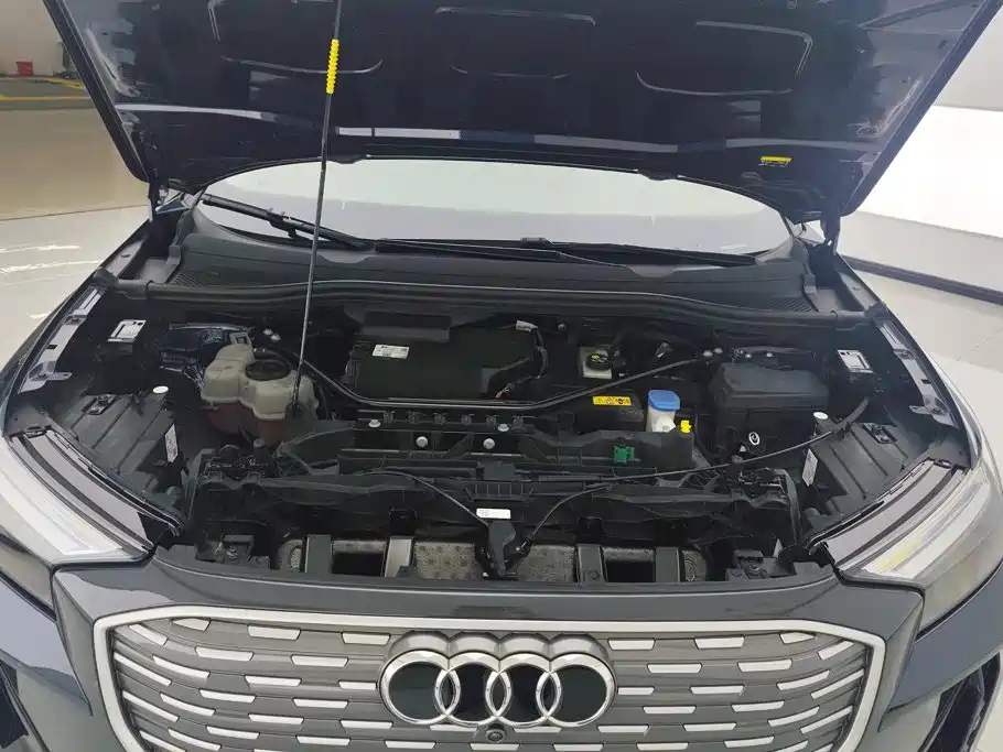 Audi Q4 e-tron — фото 10