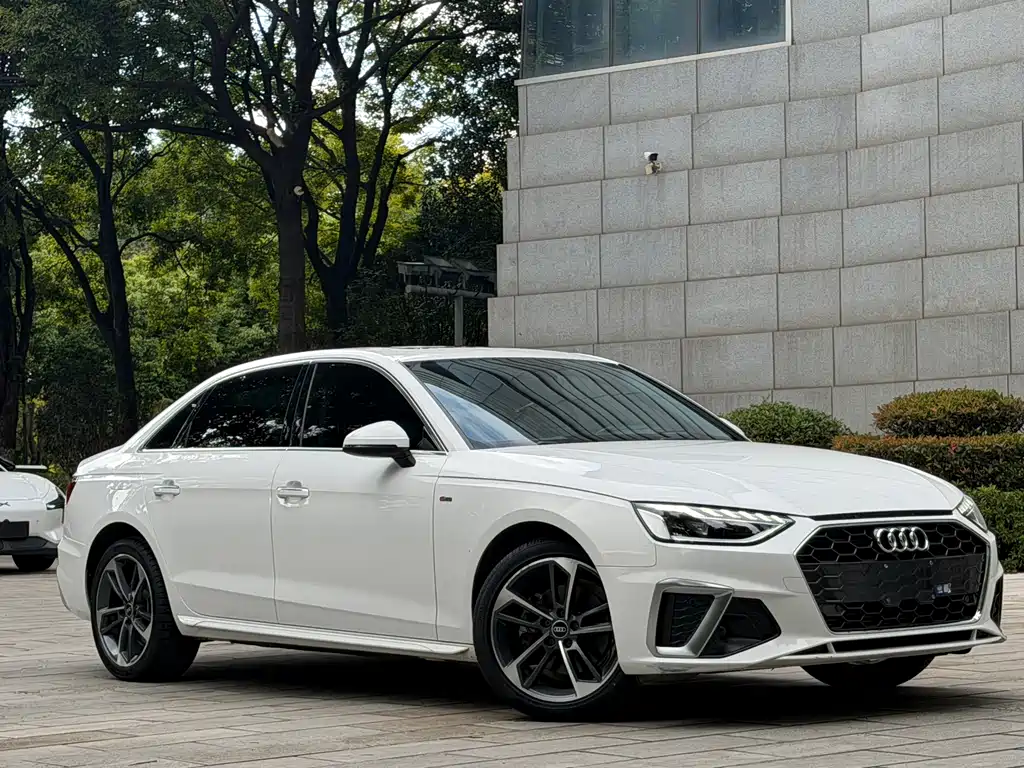 Audi A4L — фото 2