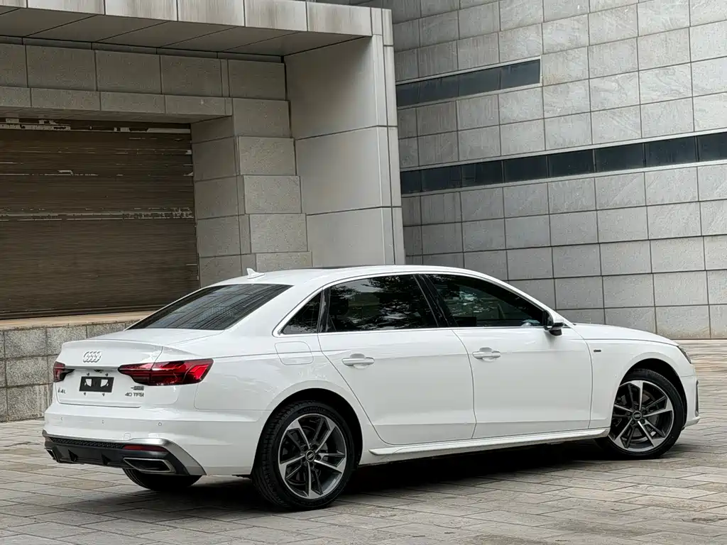 Audi A4L — фото 8