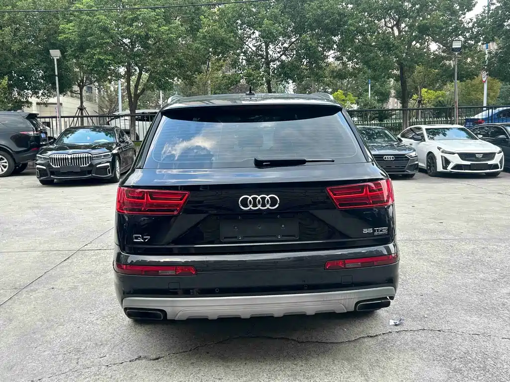 Audi Q7 — фото 8