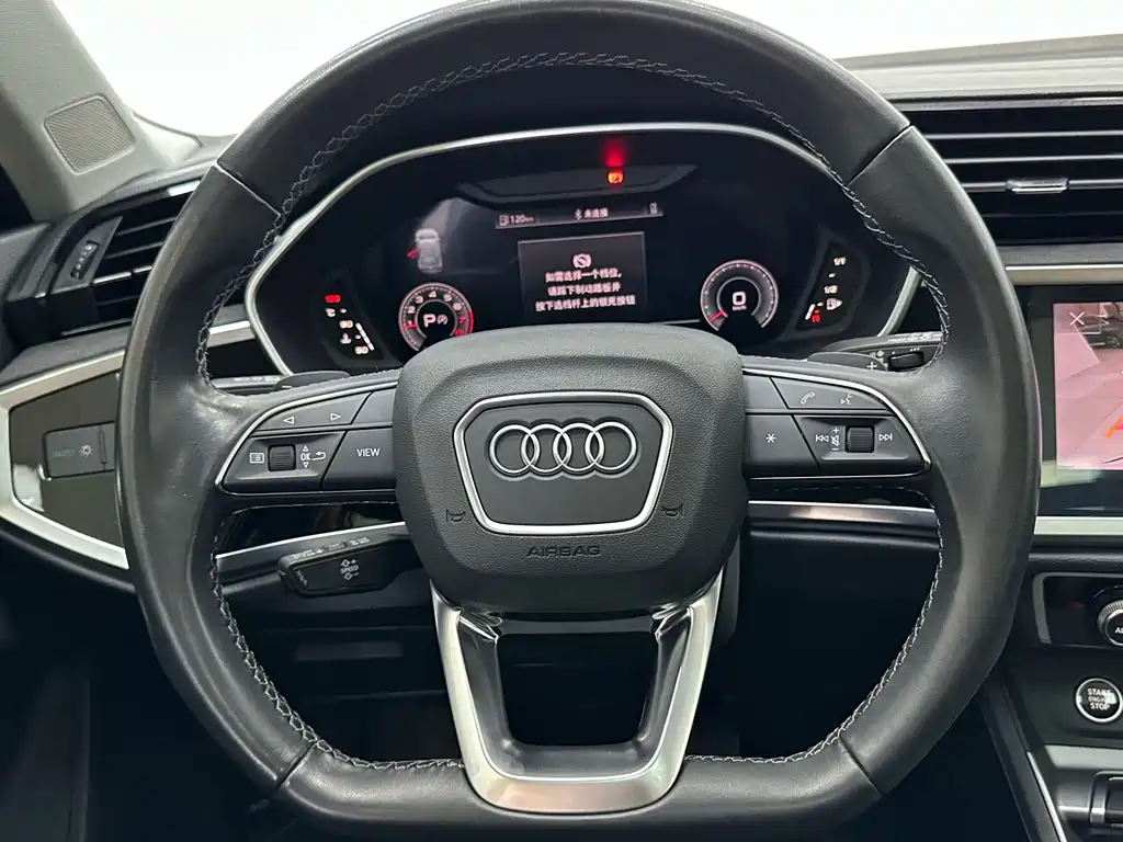 Audi Q3 — фото 11