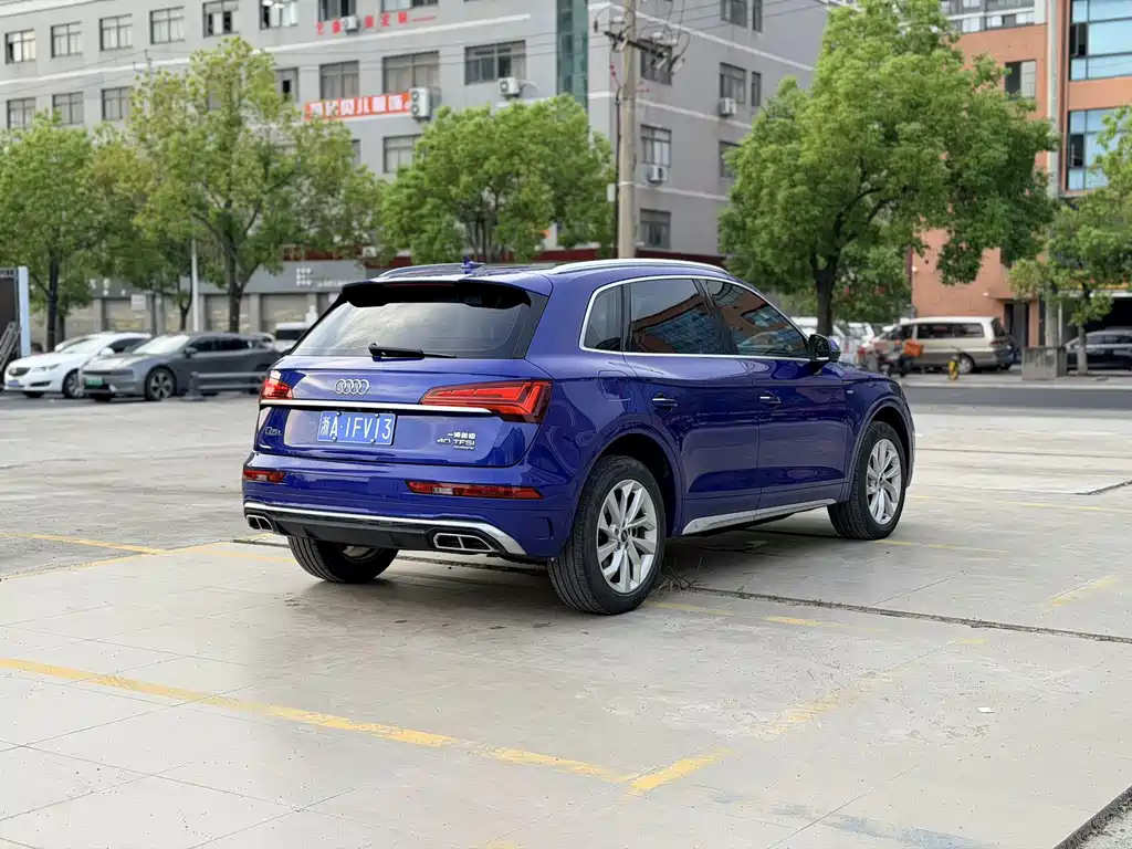 Audi Q5L — фото 8