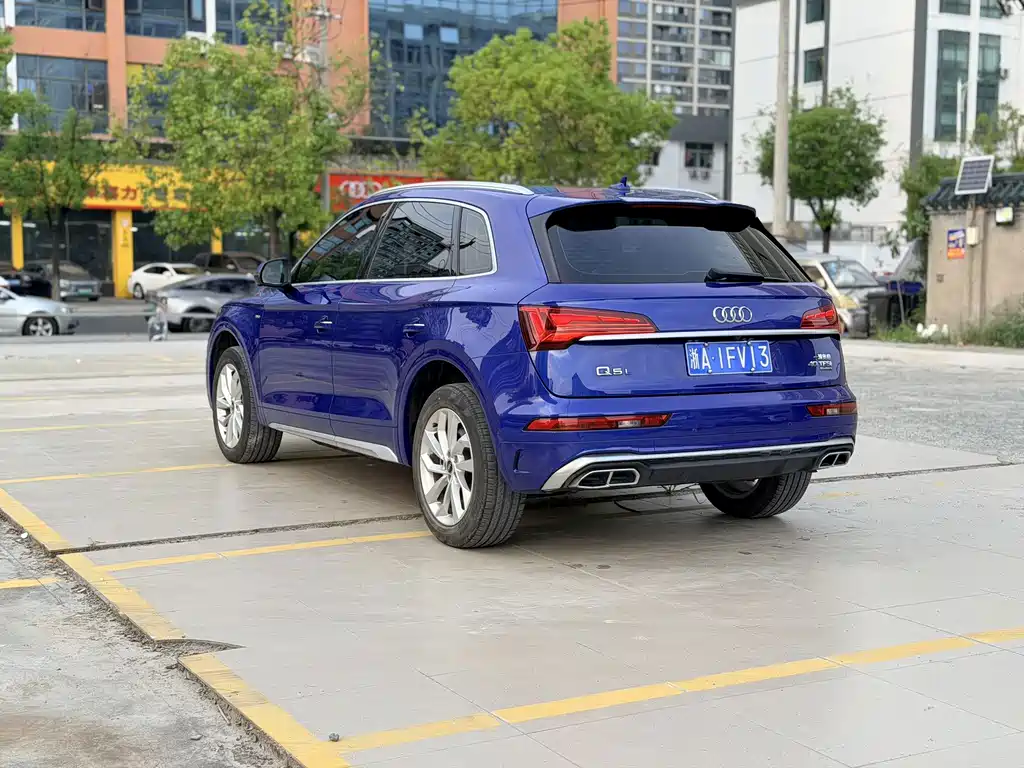 Audi Q5L — фото 10