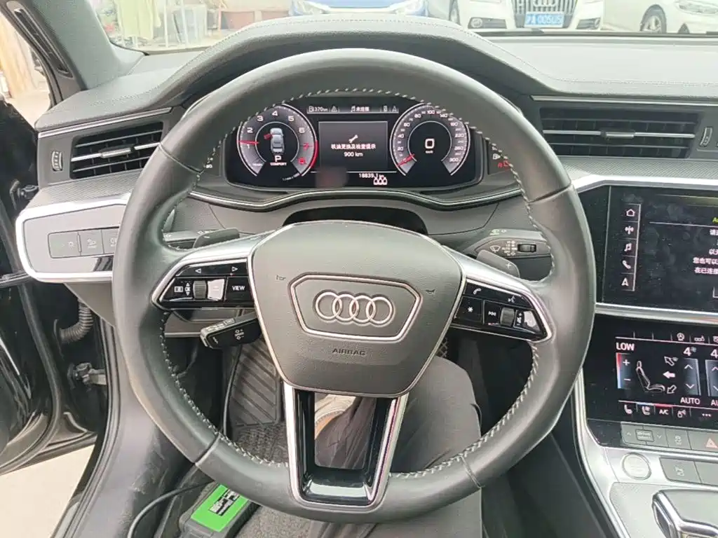 Audi A6L — фото 11