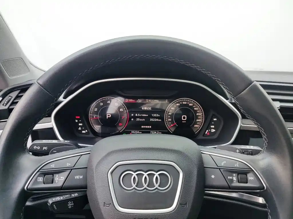 Audi Q3 — фото 11