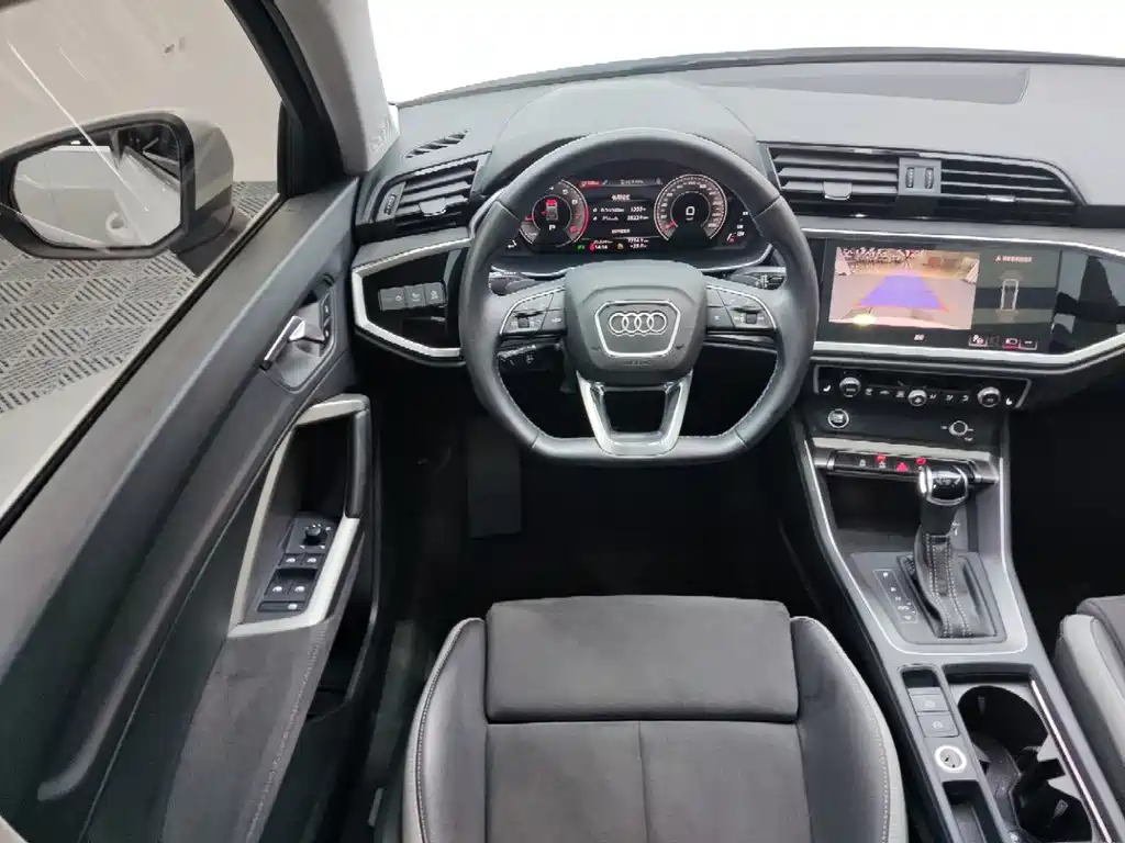 Audi Q3 — фото 10