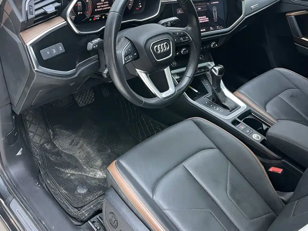 Audi Q3 — фото 14
