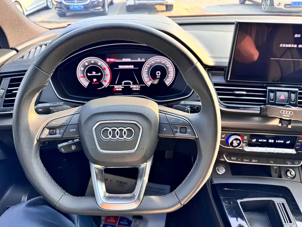 Audi Q5L — фото 8