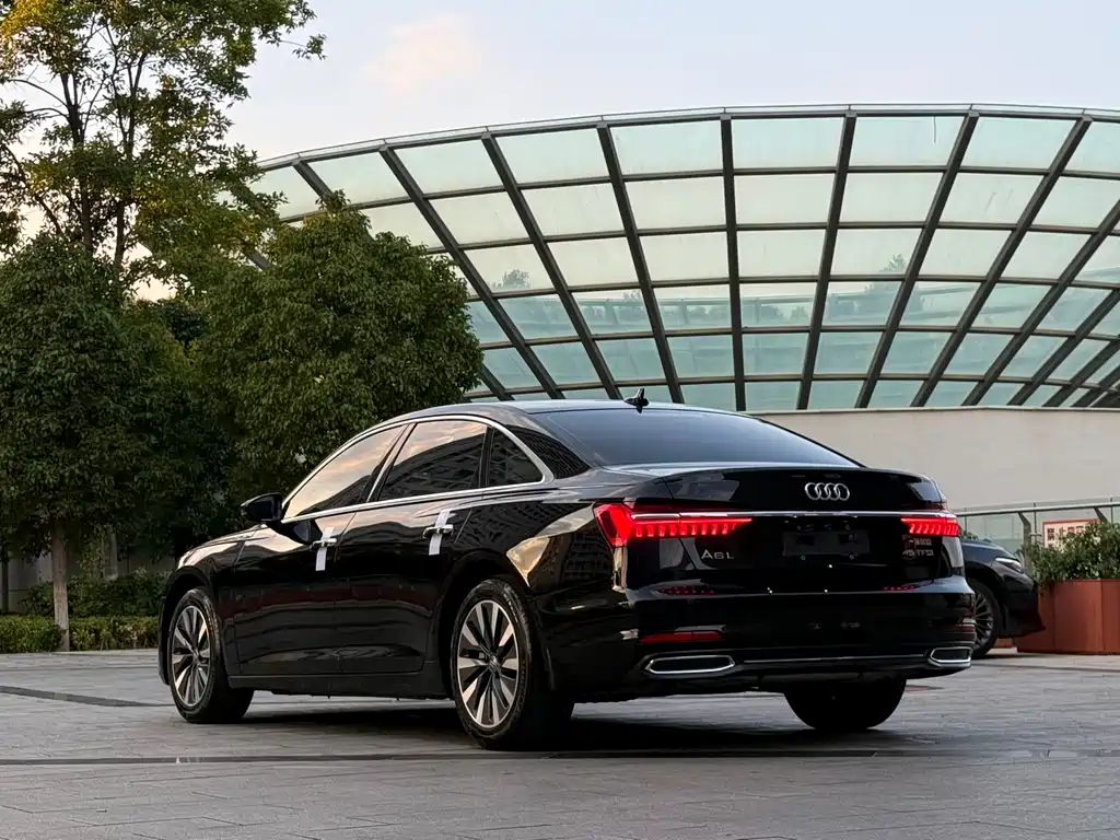 Audi A6L — фото 9