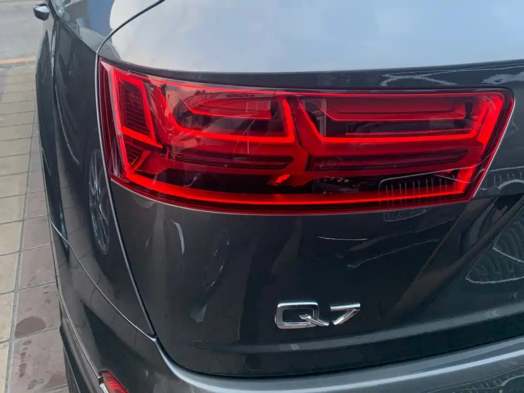 Audi Q7 — фото 15