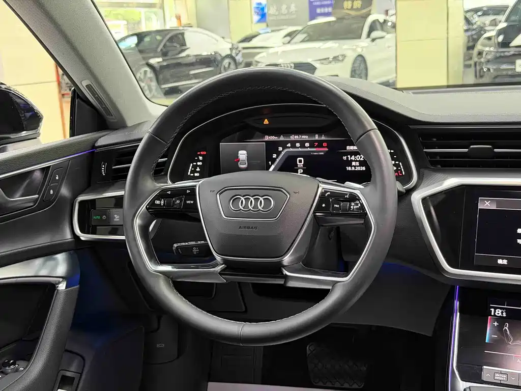 Audi A7L — фото 11