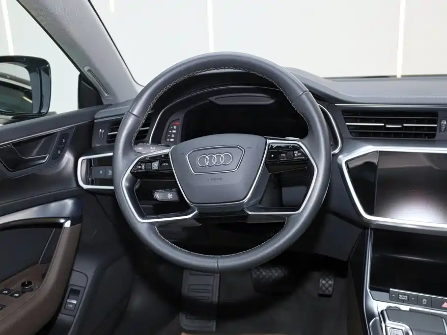 Audi A7L — фото 13